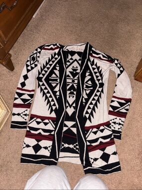 Pink Republic Black, White & Burgundy Geometric Open-Front Cardigan